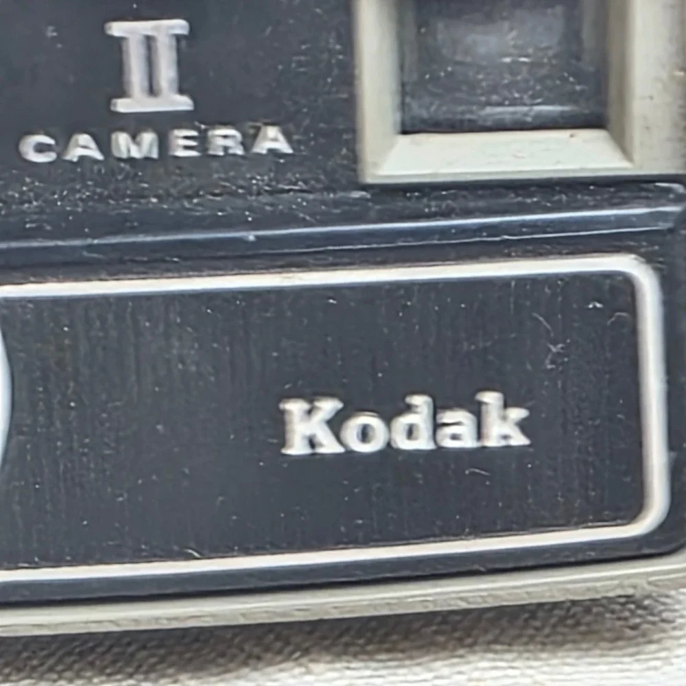 Vintage 60s Kodak Hawkeye Instamatic‎ II 126 Film Camera Tan Black