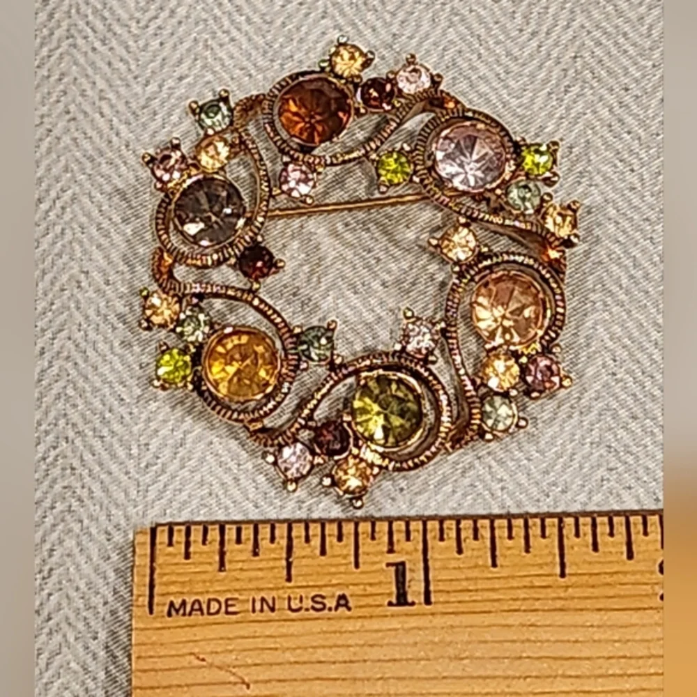 Lovely vintage Monet gold tone‎ multi colored rhinestone circle brooch