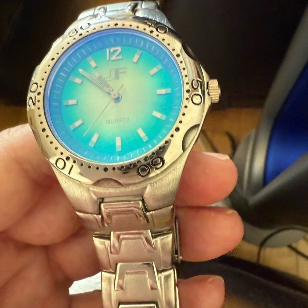 JF quartz watch