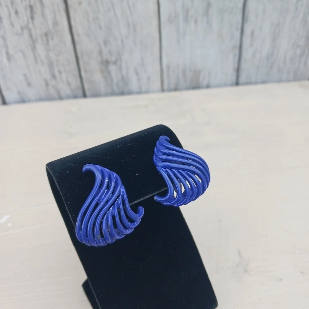 N/A vintage metal blue