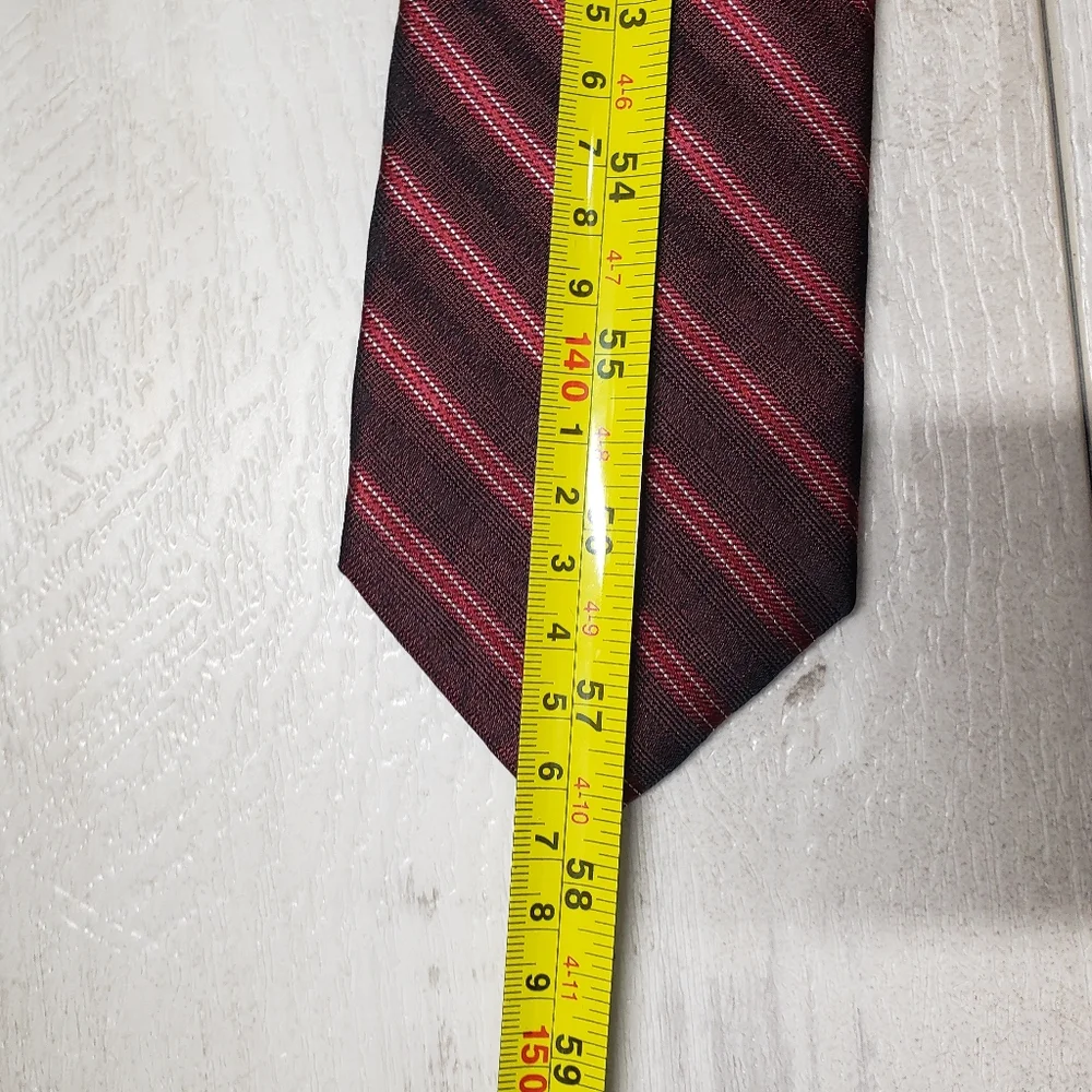 Calvin Klein 100% Silk Mens 57.5x3 Necktie Carbon Stripe II Office