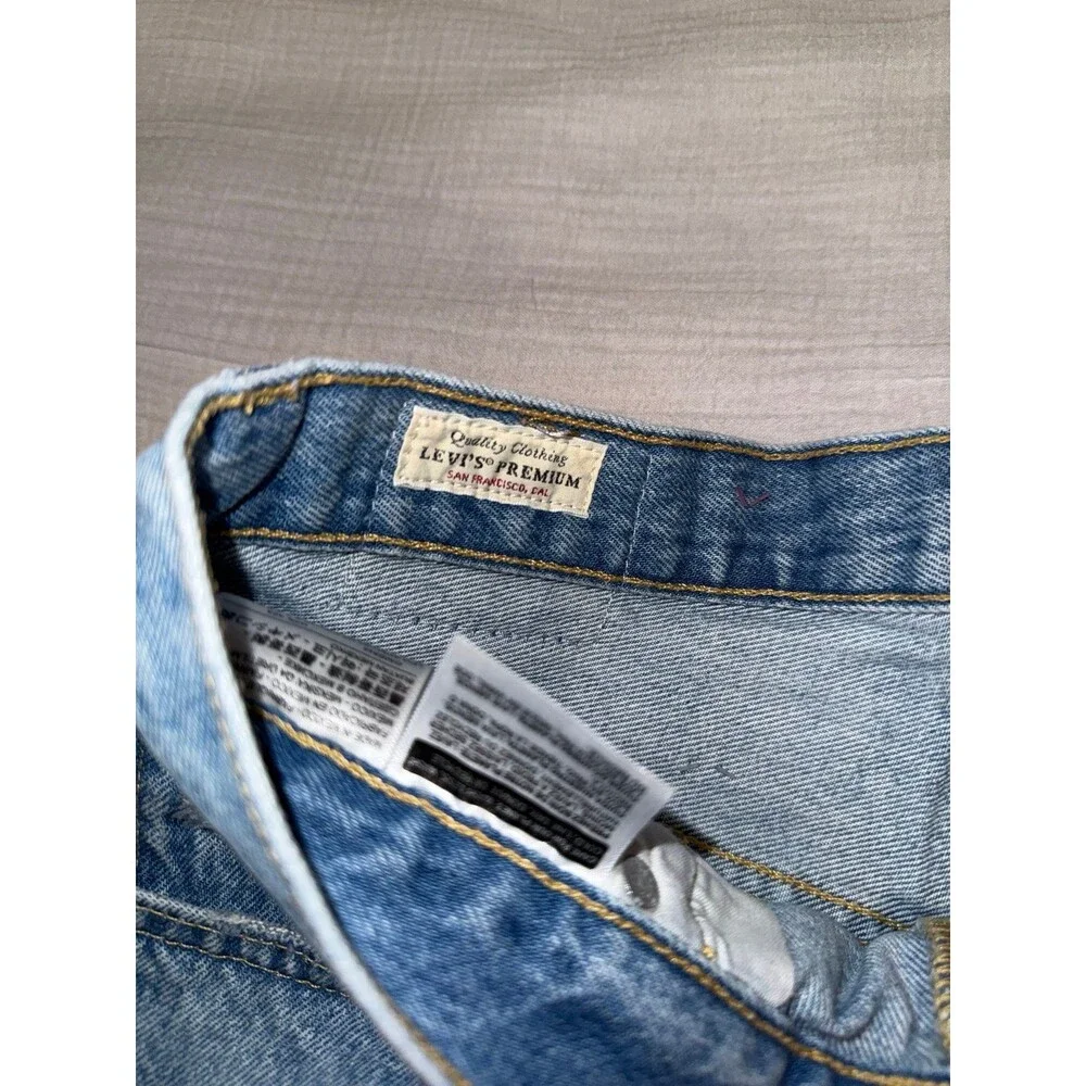 Levi’s denim shorts W28