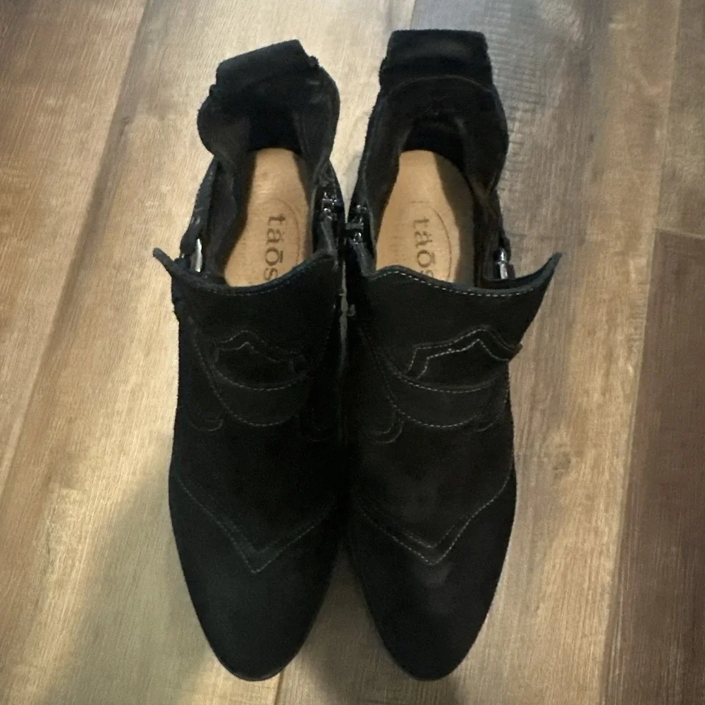 Taos Footwear howdy features