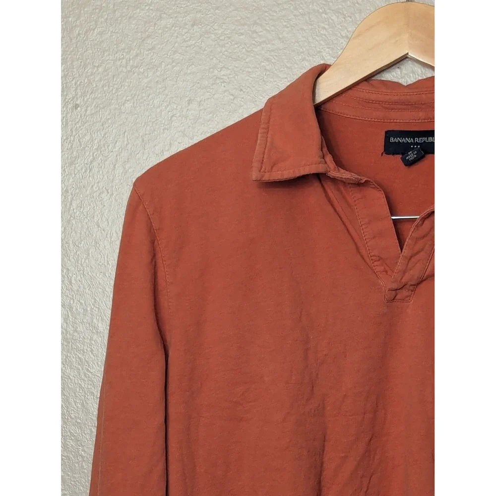 Banana Republic Polo Shirt Mens M Orange Long Sleeve V-Neck Cotton Chest Pocket