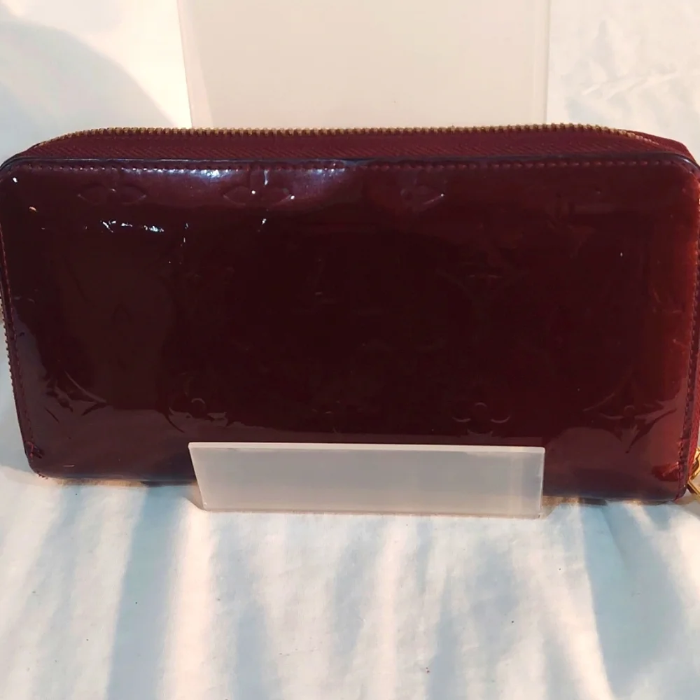 Louis Vuitton Monogram Vernis Amarante wallet zip
