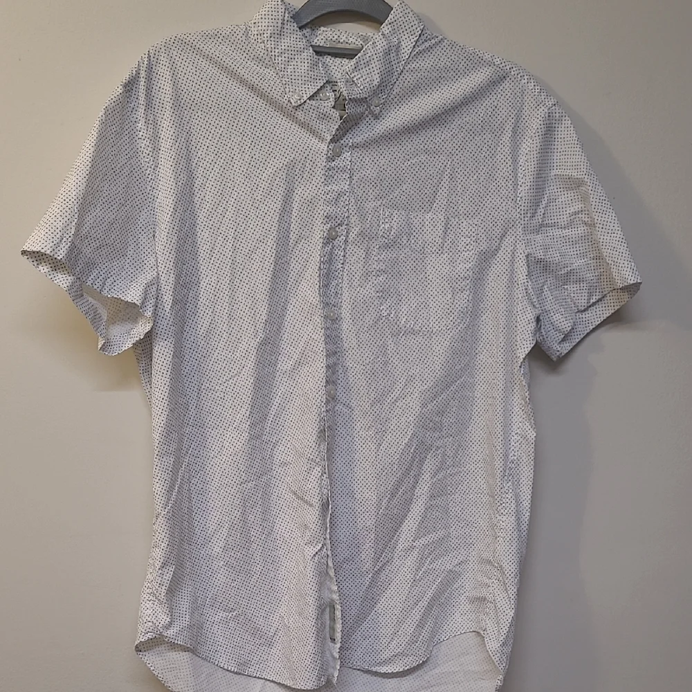 J. Crew White and Blue Casual Button Down‎ Shirt good condition. for men,s