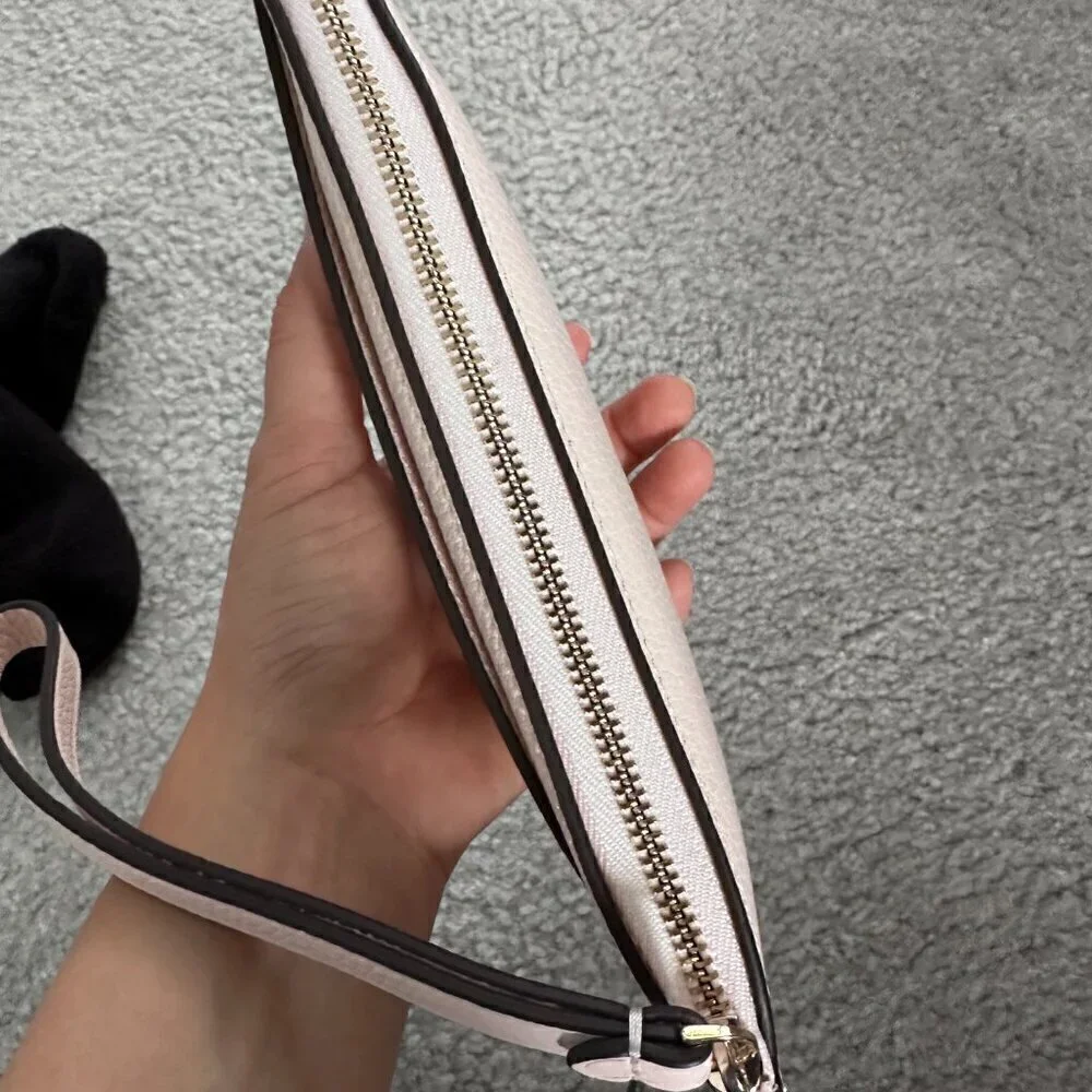 NWT! Kate Spade Lucy Medium L-Zip Wristlet -Brown Pebbled leather
