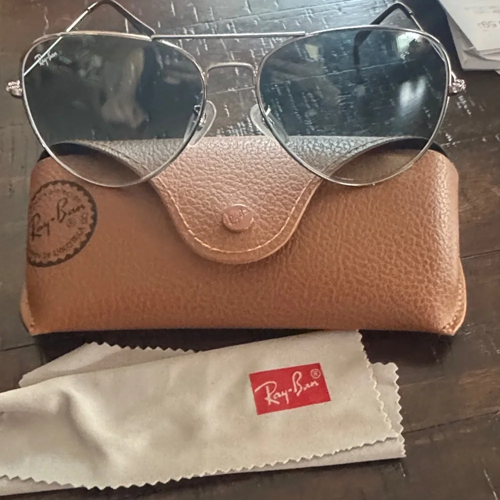 Ray-Ban Men’s Aviator Sunglasses - Silver Frame with Green-Blue Lenses
