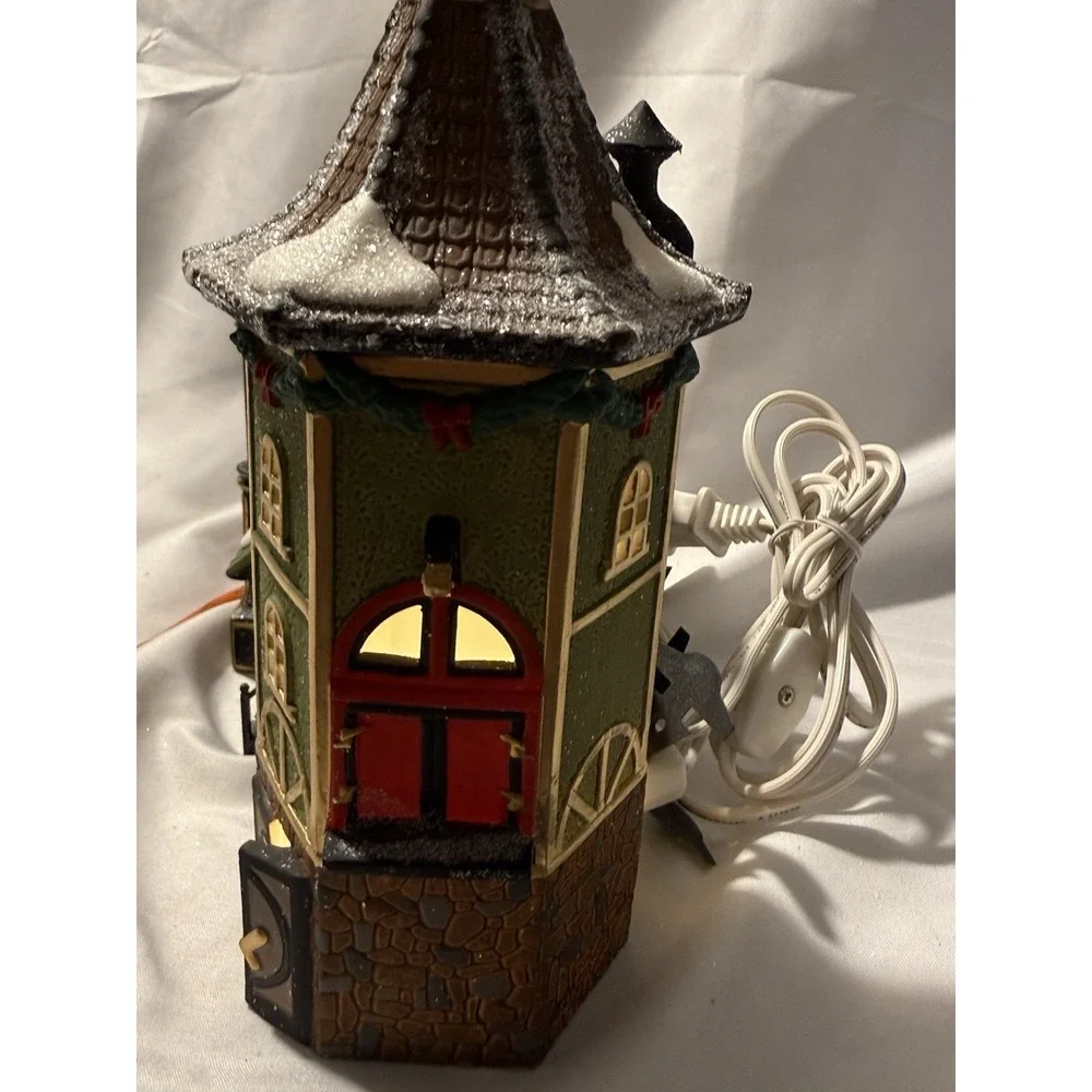 Dept 56 Elfin Forge & Assembly Shop North Pole Village #56384 w Box Light