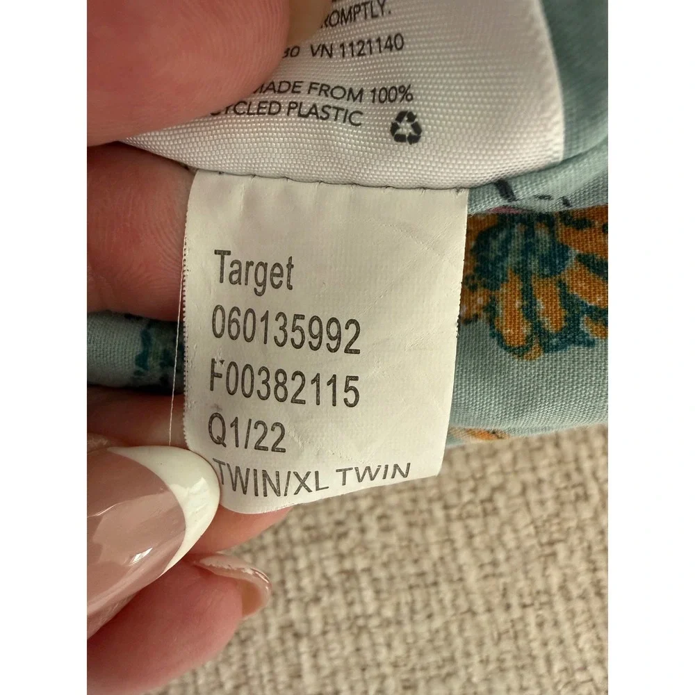 Threshold Twin/XL Twin Comforter Blue Red Floral Design Reversible Cottage
