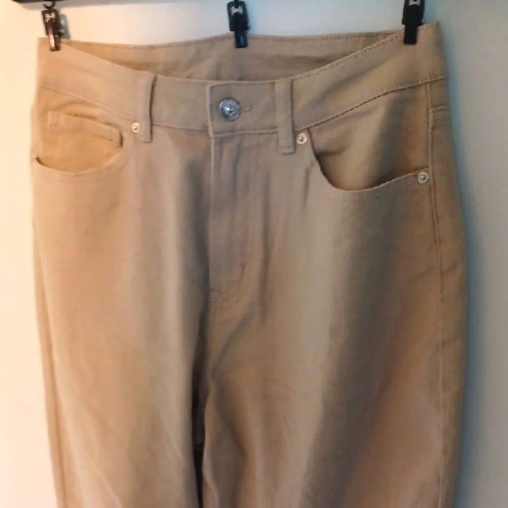 H&M Divided Tan Straight Leg Jeans, Size 6