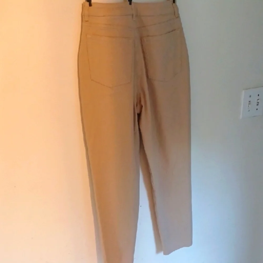 H&M Divided Tan Straight Leg Jeans, Size 6