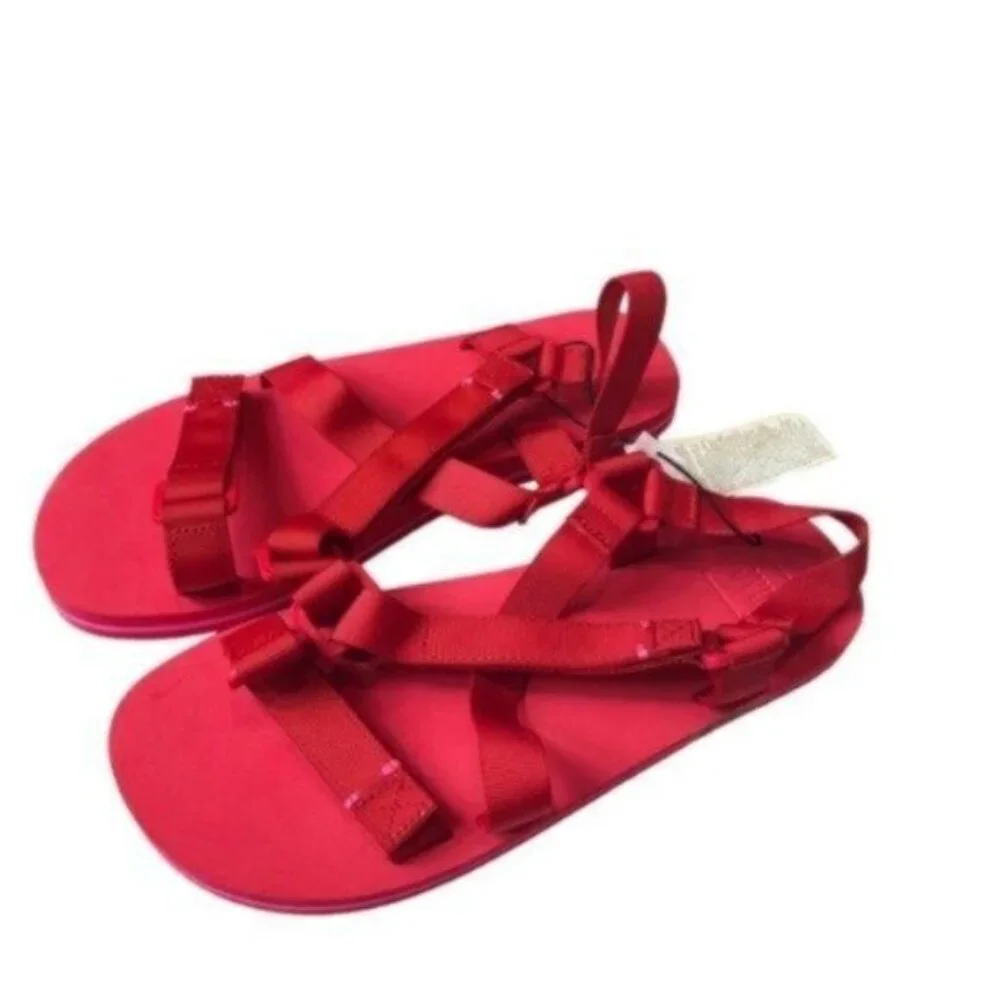 GAP red sporty
