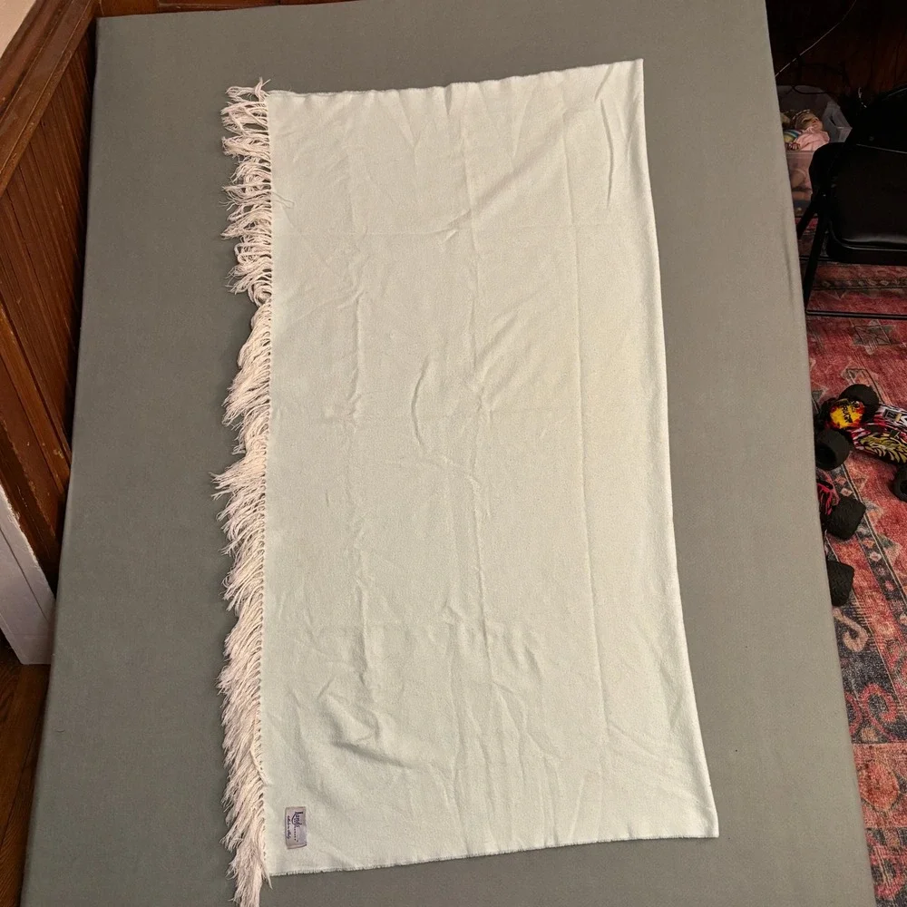 VTG Lands Downunder Light Blue Herringbone Throw Blanket Made in Italy Fringe