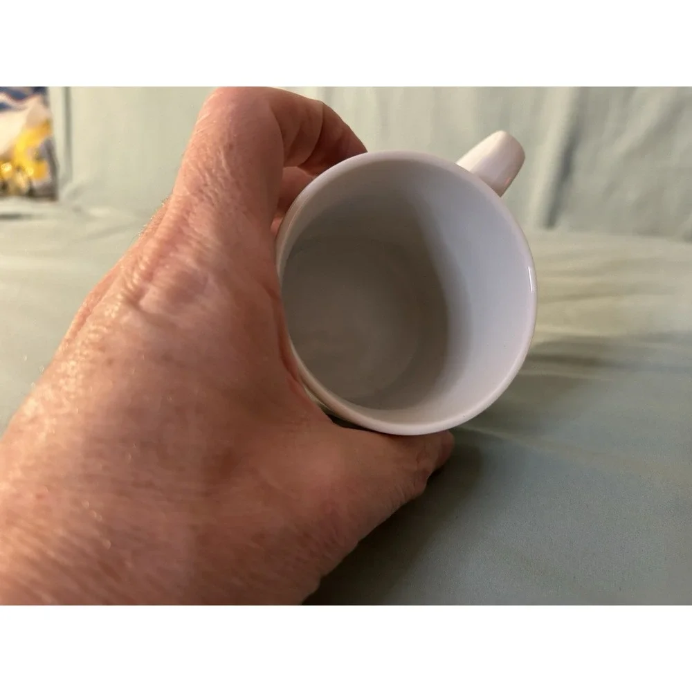 Egao Neko mug, a‎ lucky charm featuring a smiling cat (Maneki Neko)