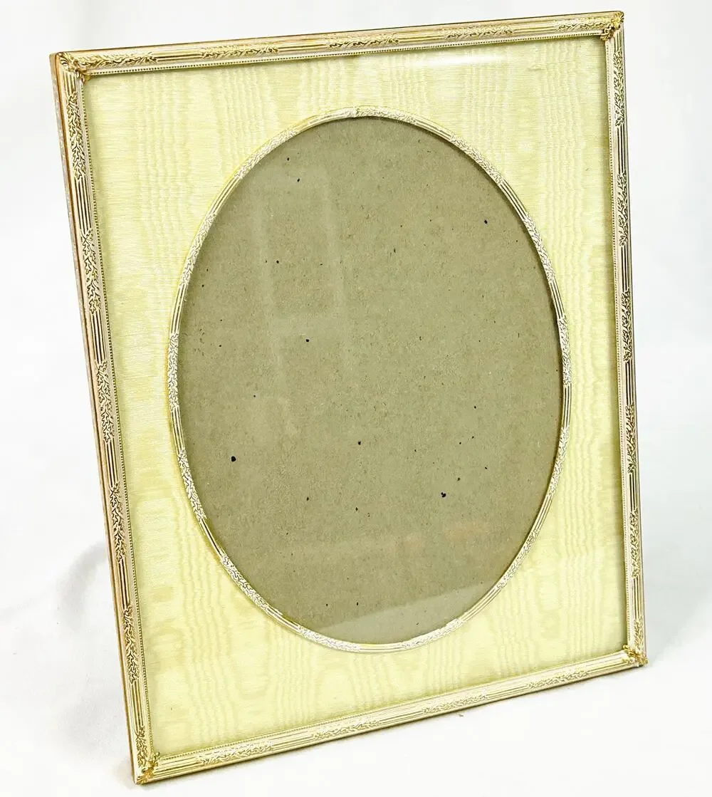 Vtg Gold Tone White Washed Picture Frame Floral Embellishment Oval Mat Fits 8x10