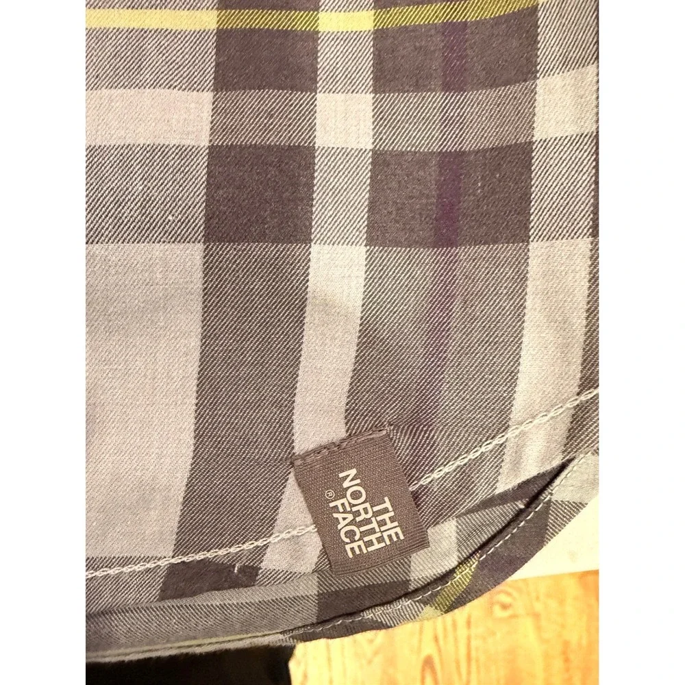 The North Face Mens XL Grey Plaid Long Sleeve Button Down Hiking Shirt PV 625364
