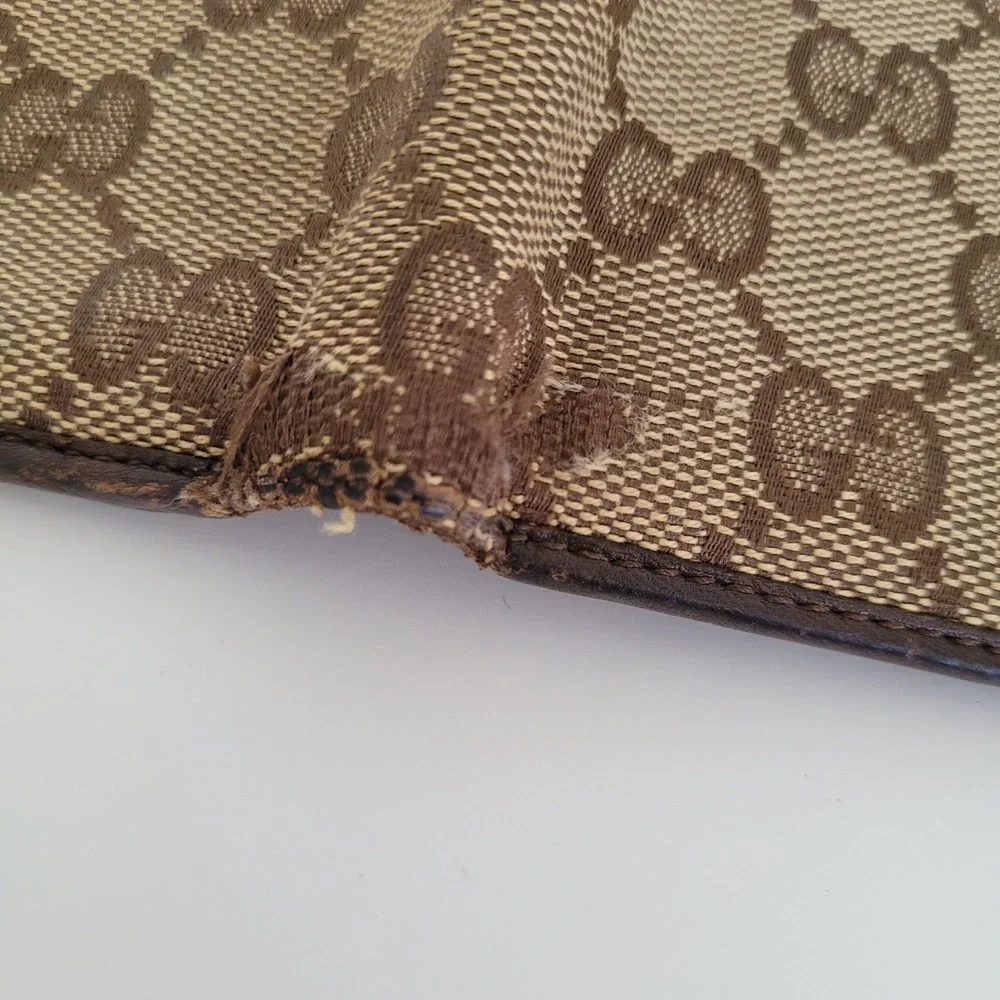 Gucci bifold wallet