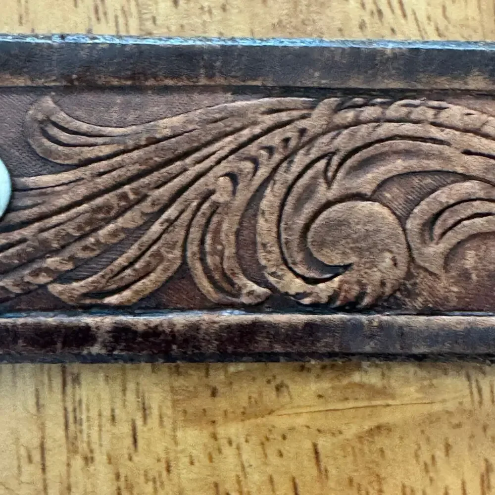 Handmade length scrollwork hole