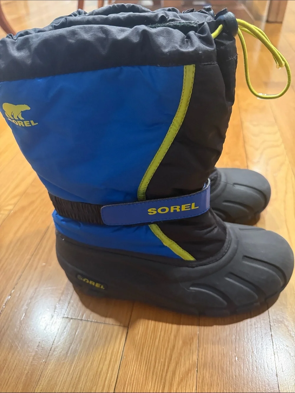 Sorel boys snow