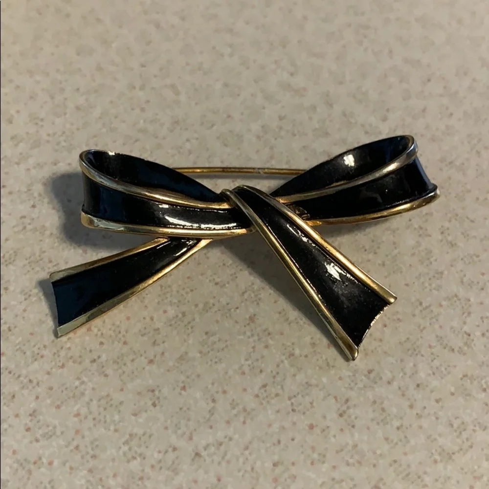 Trifari black gold bow pin