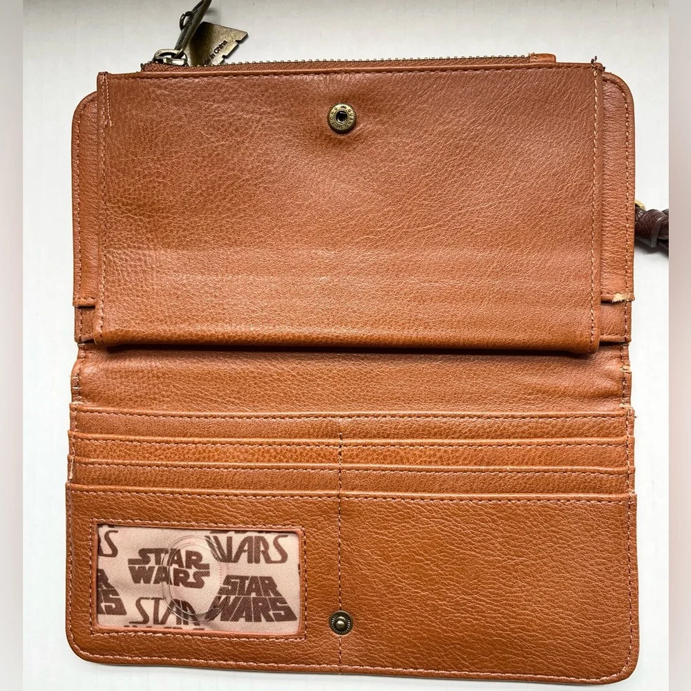Loungefly X Star Wars Catina Scene Bifold Wallet. Top Zip, Multiple Pockets.