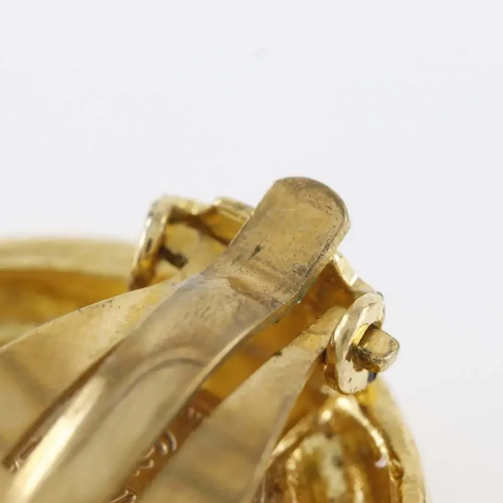 CHANEL standards rigorously marks