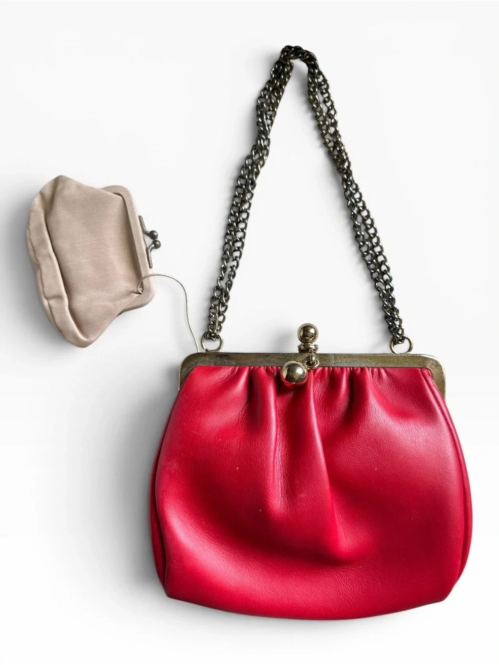 Simpson’s Fur & Luggage this red