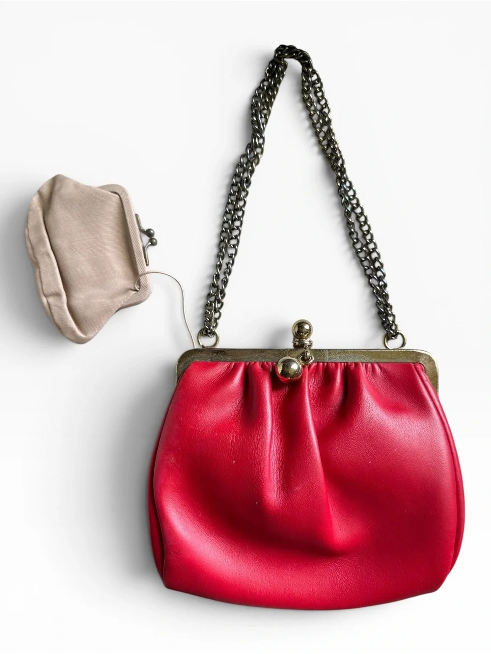Simpson’s Fur & Luggage this red