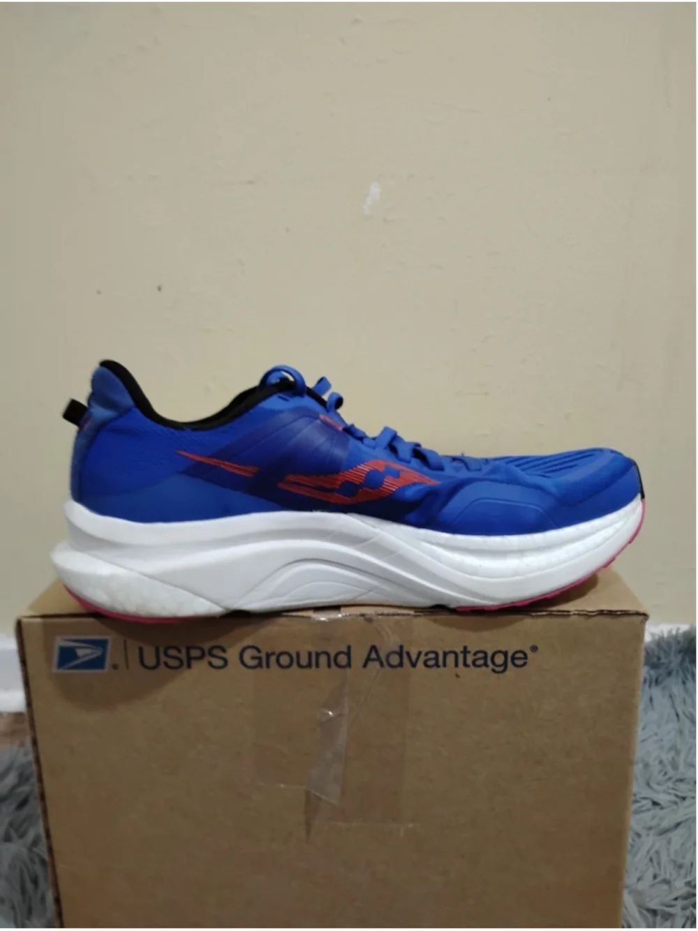 Saucony used shipping
