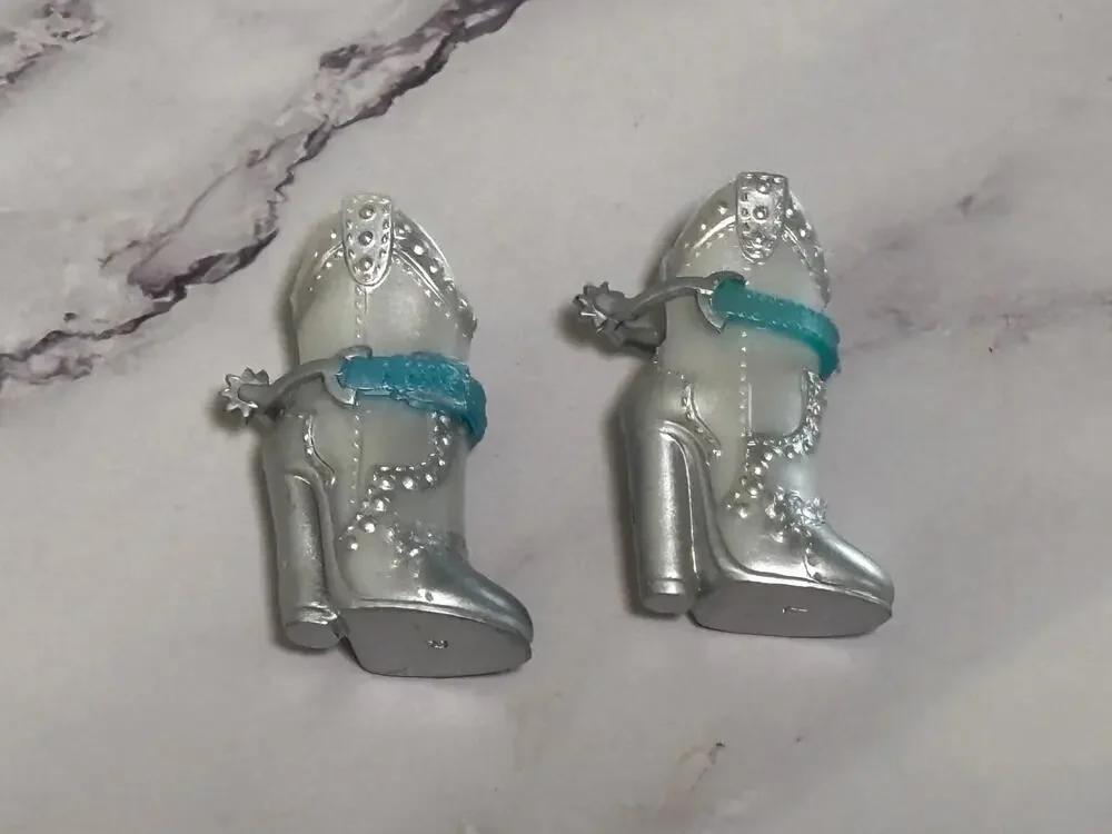 LOL Surprise OMG Fashion Doll Pair Silver Cowboy Cowgirl Boots with spurs