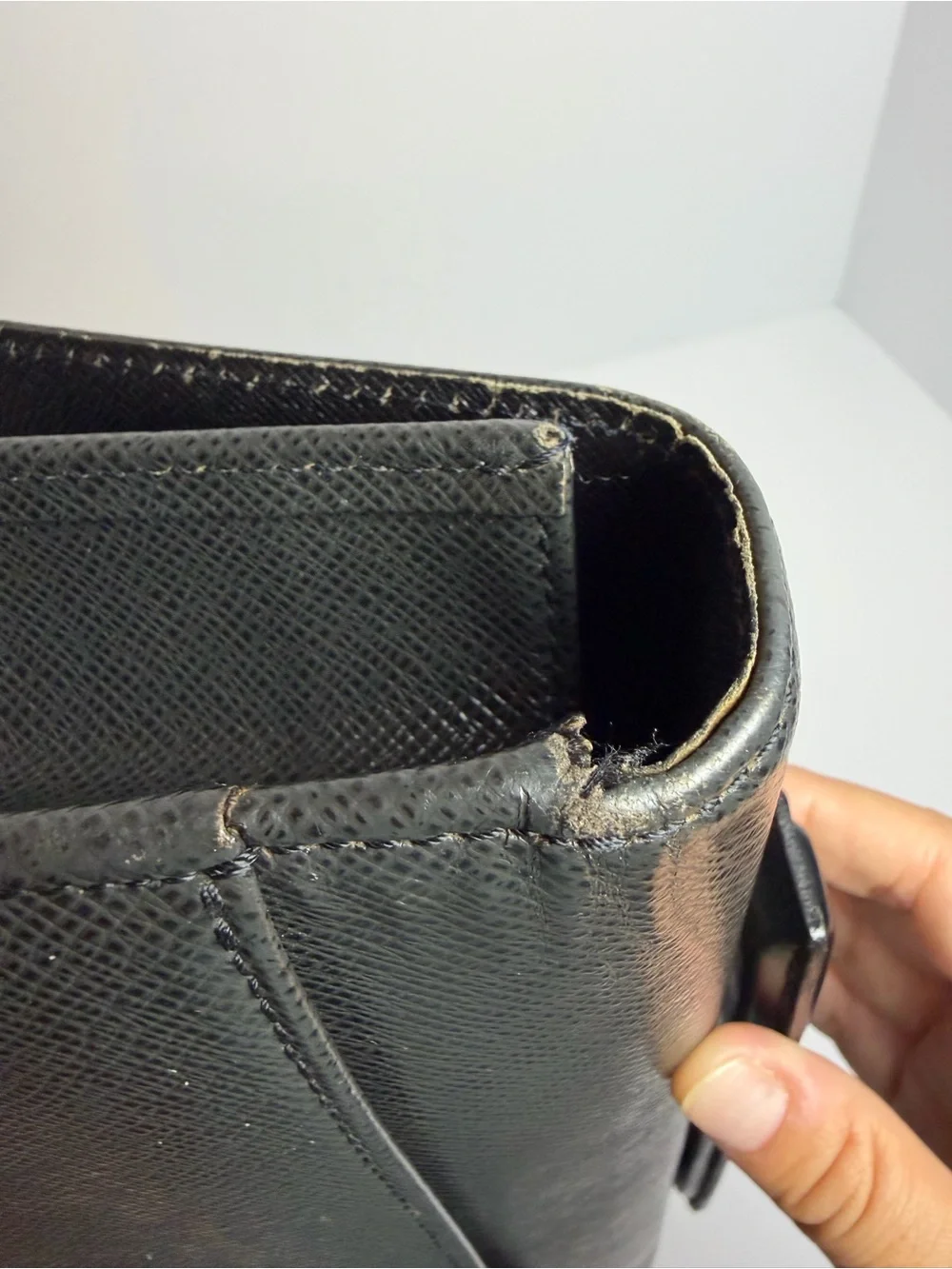 Louis Vuitton Taiga Porte-Documents Angara Briefcase