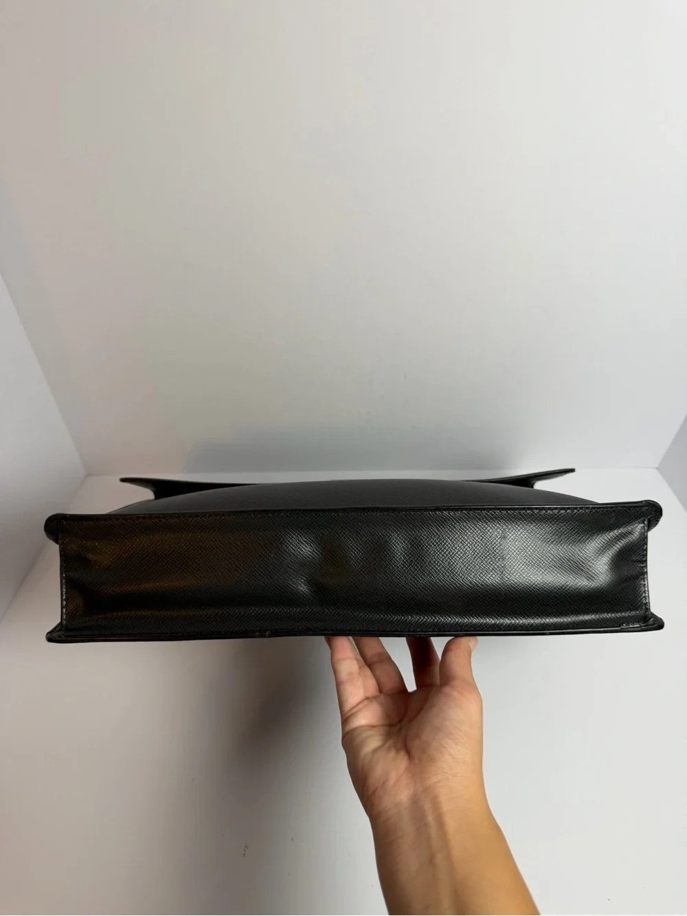 Louis Vuitton Taiga Porte-Documents Angara Briefcase