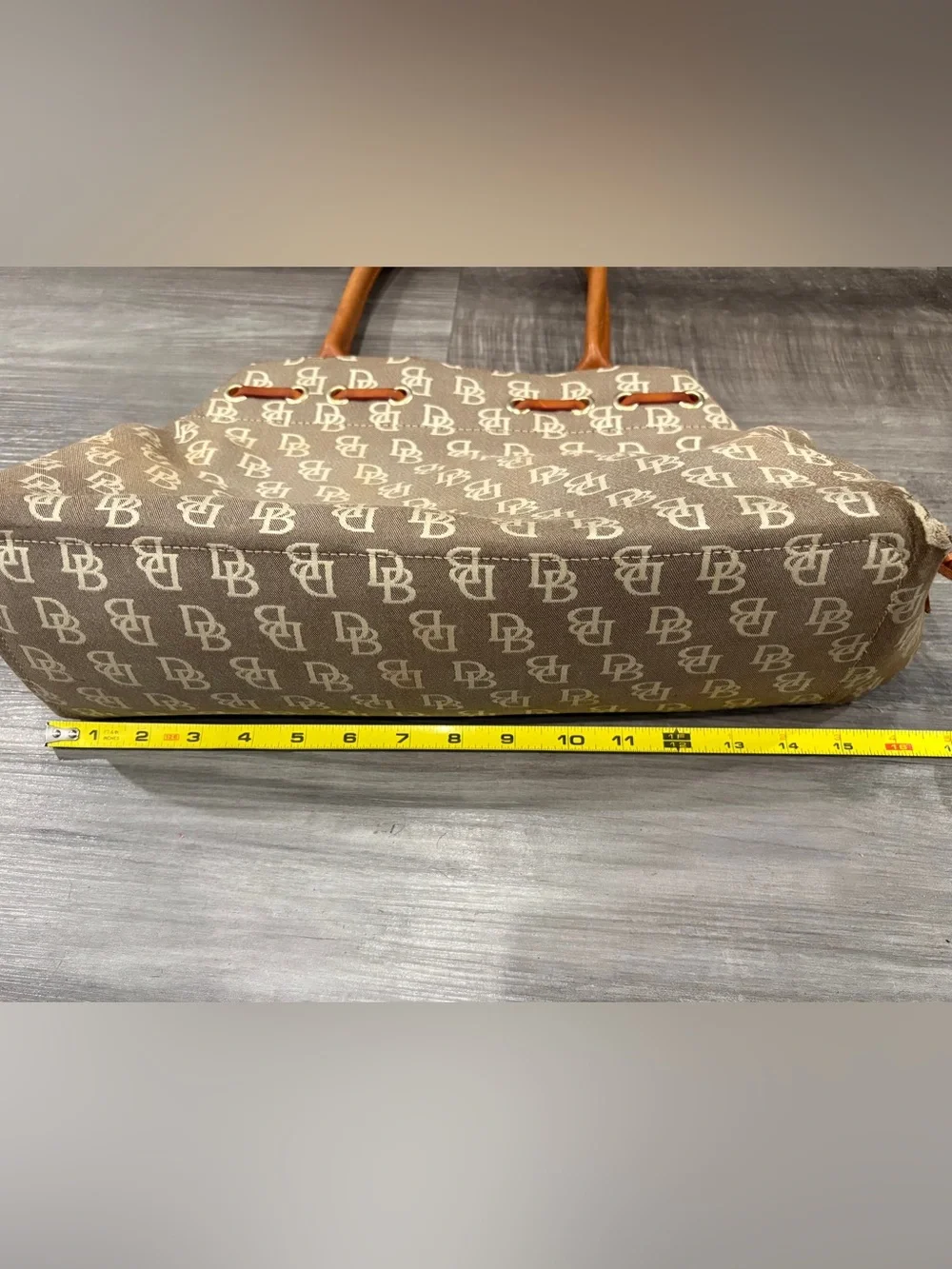 Dooney & Bourke‎ Tan and Cream Signature Logo Tote
