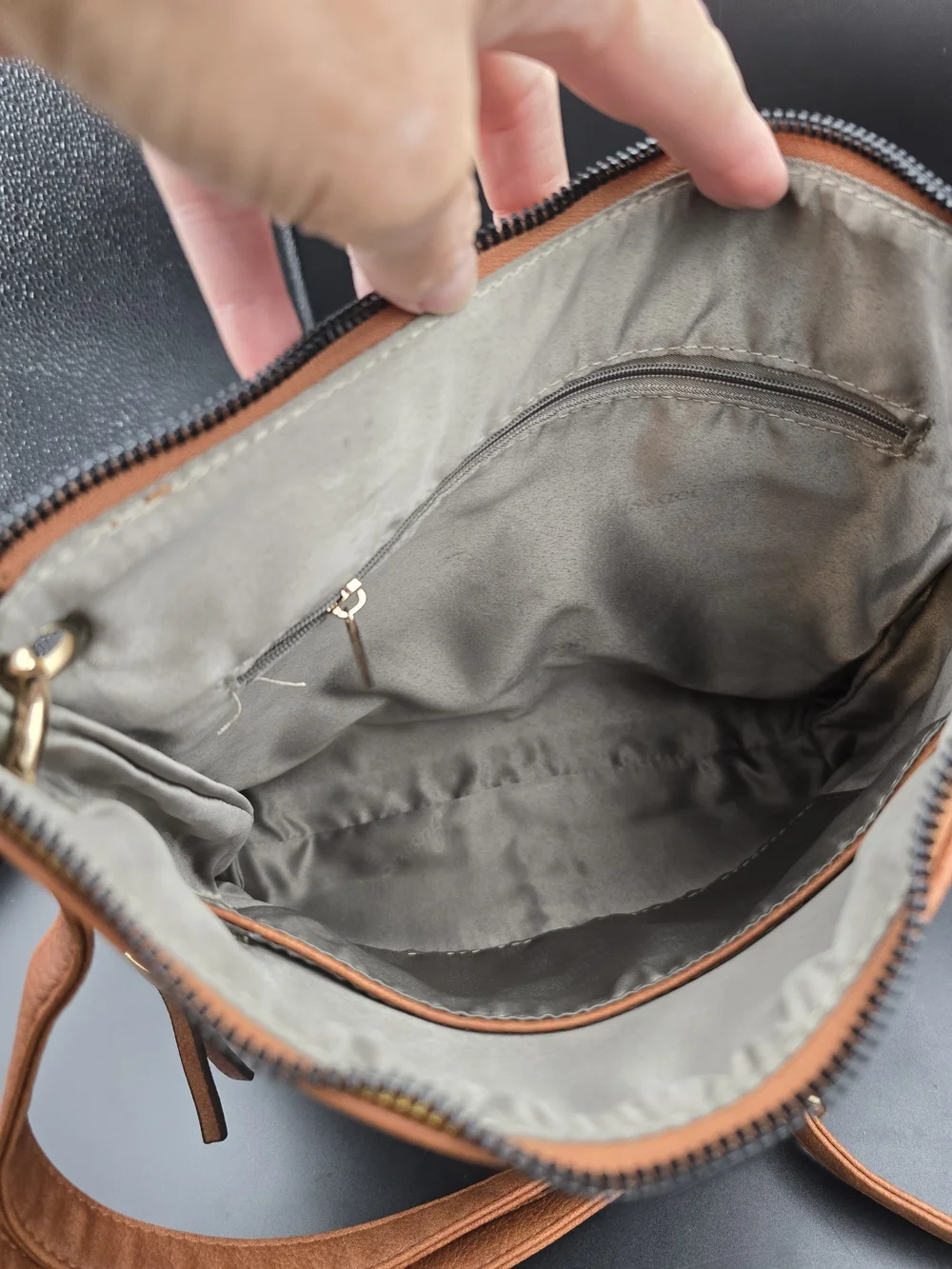 Gussaci tan crossbody