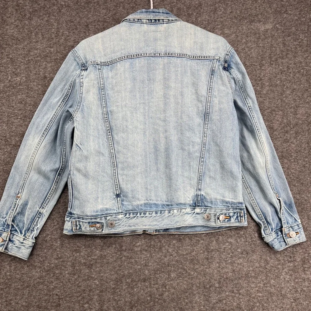 Levis Womens Light Wash Denim Trucker Jacket Size M Blue Distressed S40117