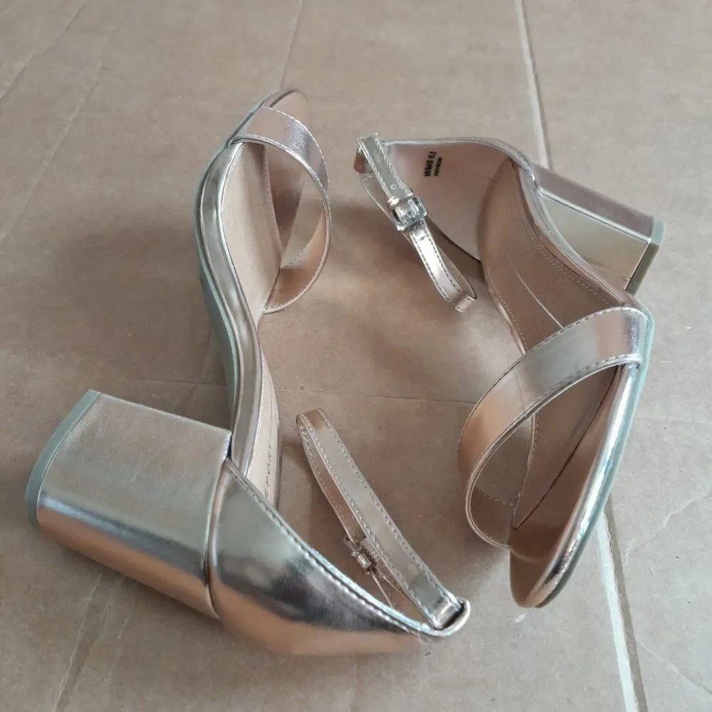 Report wardrobe size strap