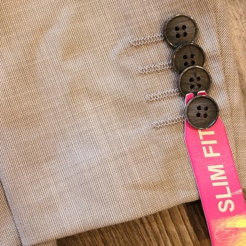 Isaac Mizrahi Slim Fit Light Grey 2 Piece Suit Size 18