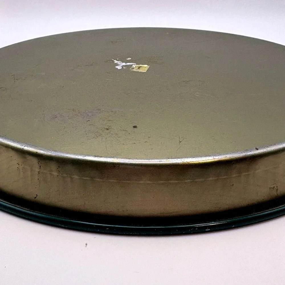 Unbranded vintage metal