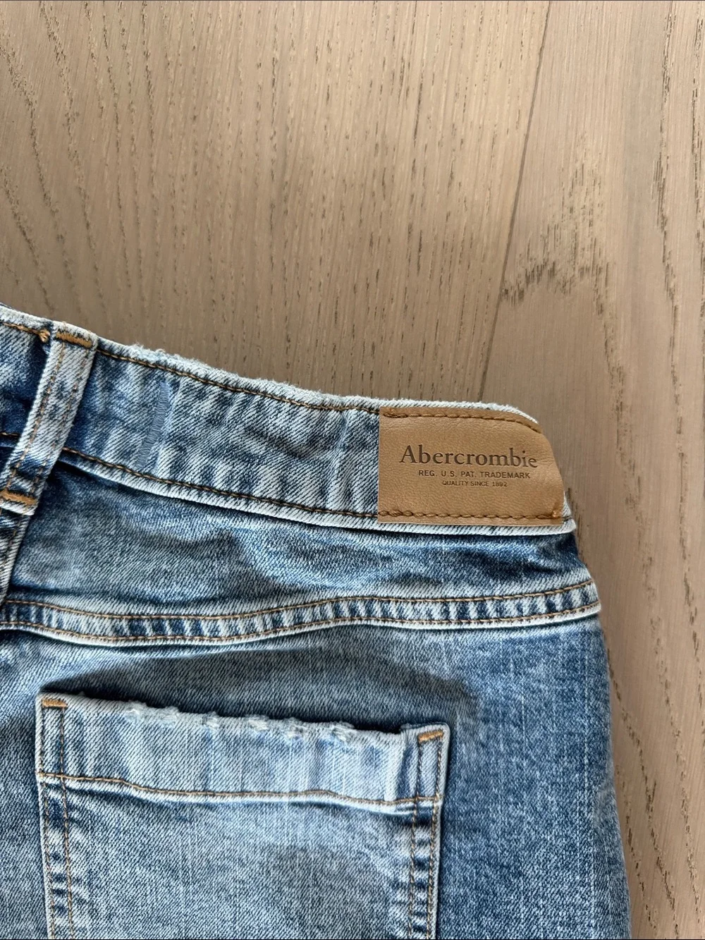 Abercrombie & Fitch classic light