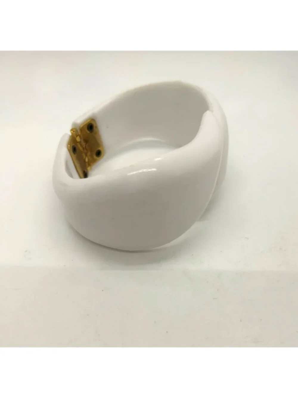 Vintage White Acrylic Hinged Bracelet With Claw-Like Design & Gold-Tone Closure