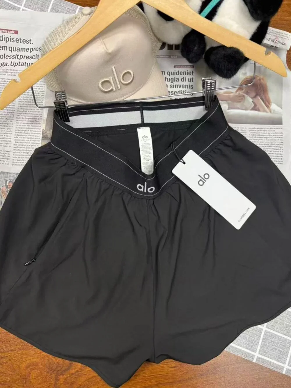 ALO Yoga flattering leg