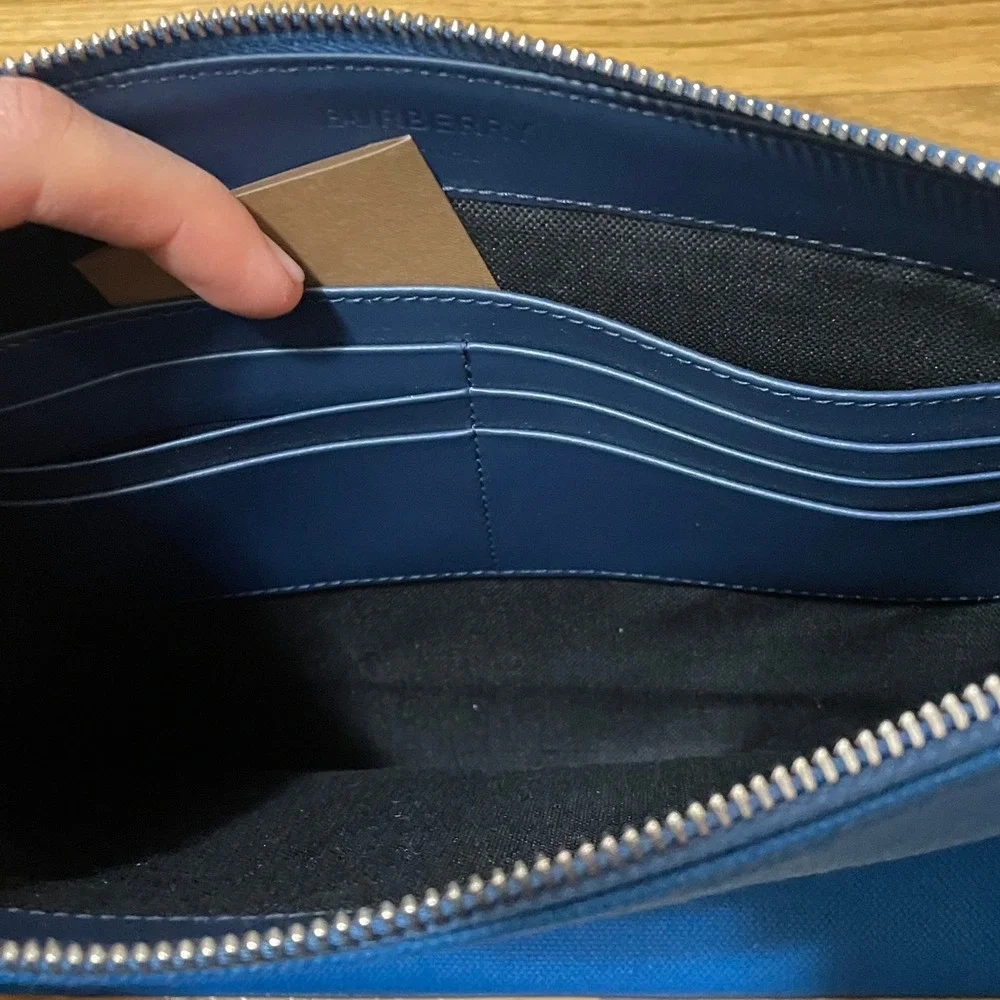 Burberry pouch clutch