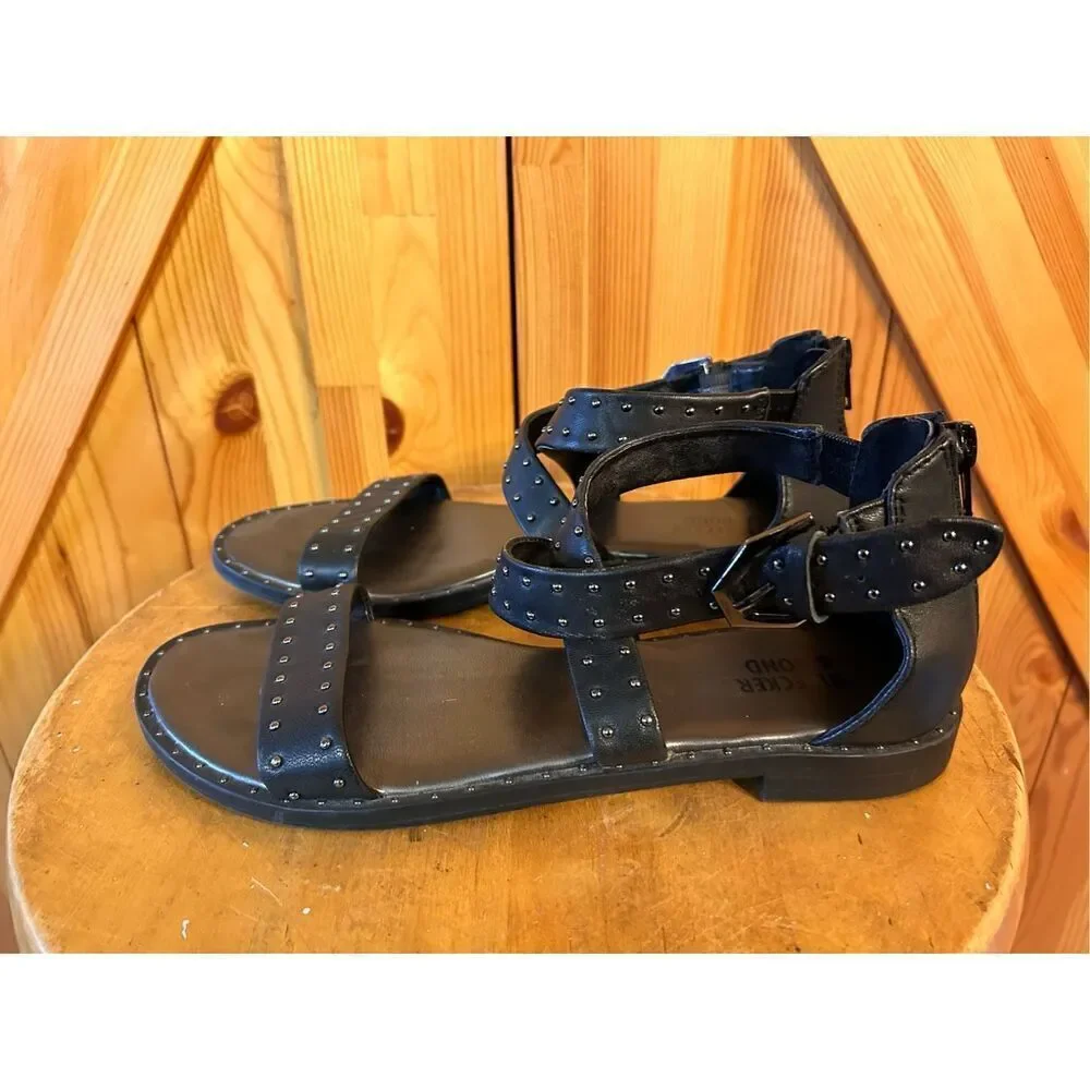 BLEECKER & BOND “HELENE” WOMEN SIZE 6.5M BLACK LEATHER SMALL STUDDED SANDALS