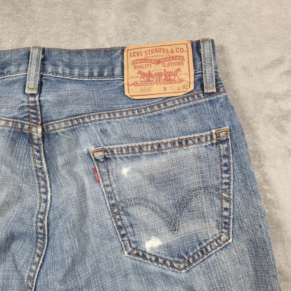 Levi's Jeans Mens 31x32 Blue 505 Straight Fit Distressed Frayed Denim Pants Y2K