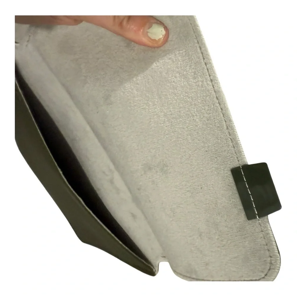 TAIKESEN OLIVE GREEN LEATHER STYLE LAPTOP COVER SLEEVE matching accessory pouch