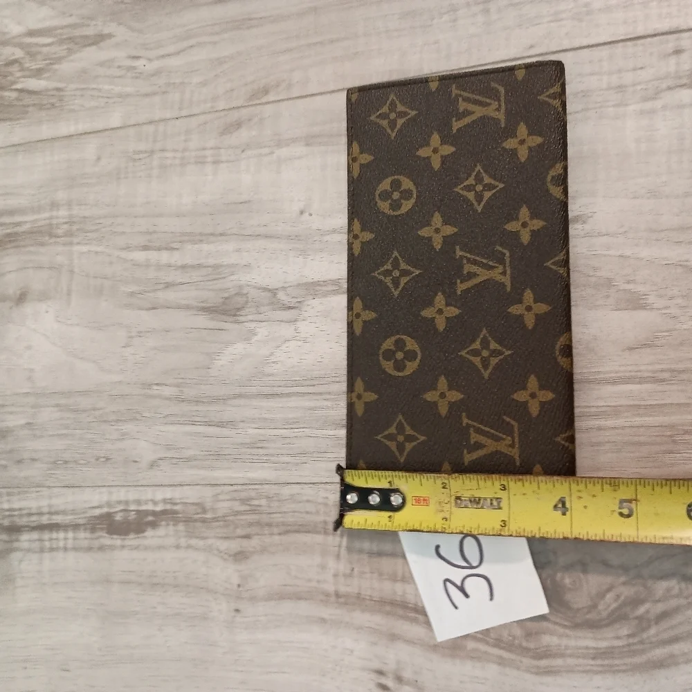 Louis Vuitton elegant timeless