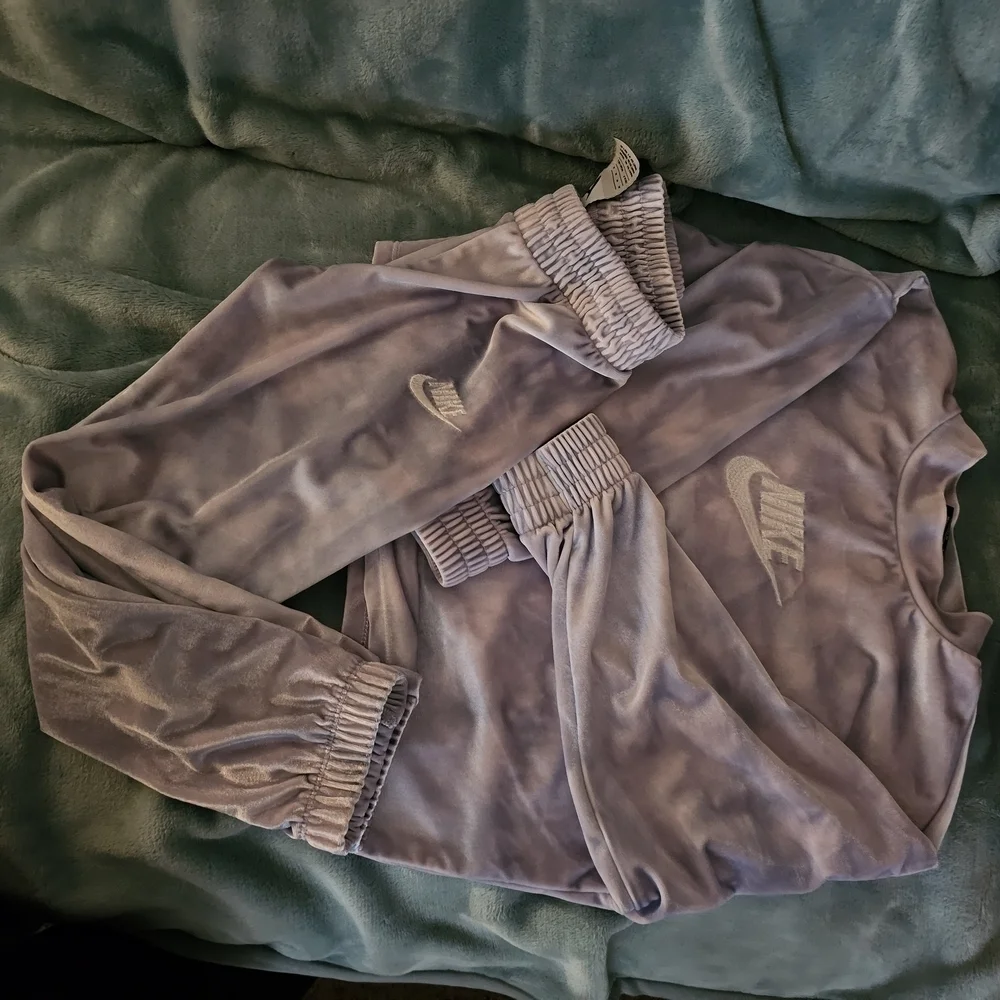 Nike activelifestyles velour two