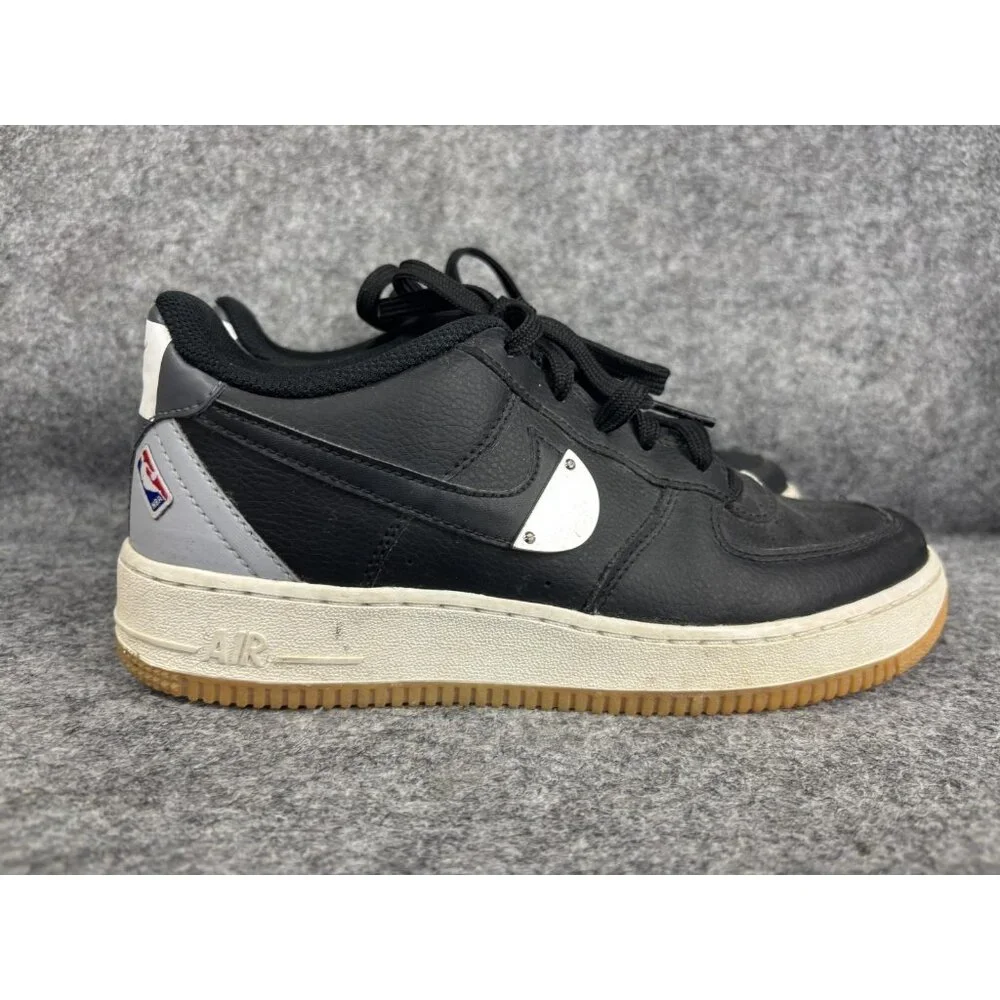 Nike Air Force 1 Low Shoes Youth Size 6.5Y Black Gray Gum‎ NBA Patch CT3842-001