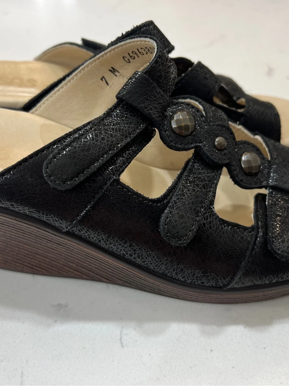 SAS Womens Ginger US 7 M Black Casual Wedge Strappy Sandal Slip On Adjustable